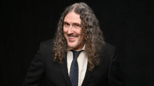 ‘weird-al’-yankovic-musical-is-in-the-works-with-the-creators-behind-‘moulin-rouge’!-and-“beetlejuice”
