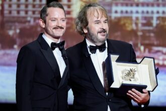 peter-jackson-receives-the-palme-d’or-at-cannes-from-elijah-wood-in-a-colorful-opening-ceremony