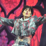 the-“bring-me-the-horizon”-singer-suffered-a-mild-concussion-after-a-phone-was-thrown-at-him-during-a-performance