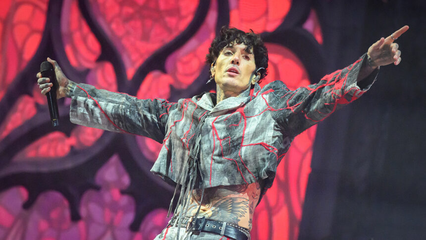 the-“bring-me-the-horizon”-singer-suffered-a-mild-concussion-after-a-phone-was-thrown-at-him-during-a-performance
