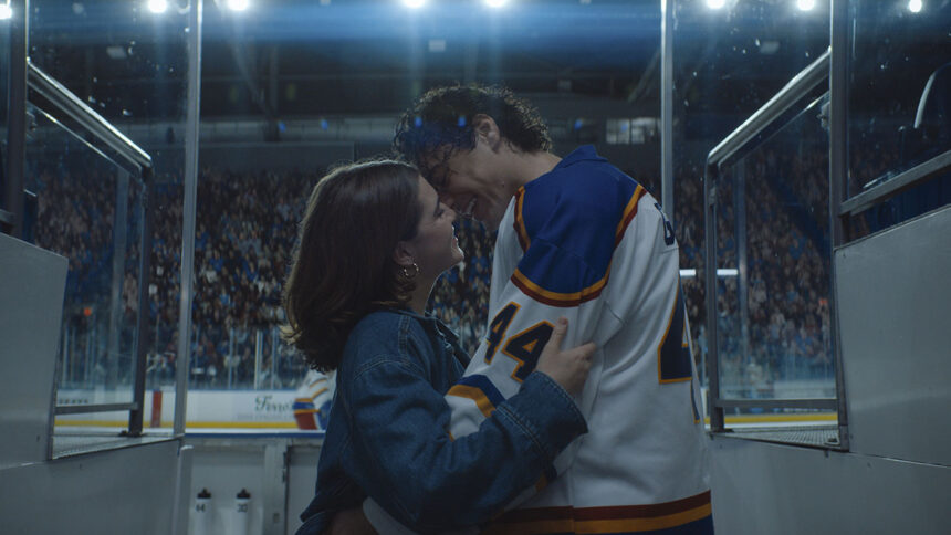‘off-campus’-review:-amazon’s-hockey-romance-isn’t-a-‘hot-rivalry’-and-that’s-mostly-good