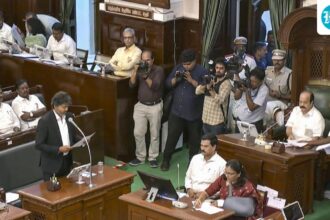 tamil-nadu:-the-aiadmk-split-openly-with-25-mlas-supporting-tvk-during-the-floor-test