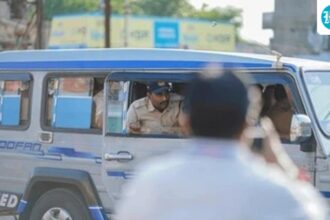 gujarat-ministers-shoot-down-pilots’-cars,-pm-cuts-off-his-convoy-after-pm-modi’s-appeal