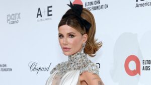 kate-beckinsale-enters-the-world-of-shark-survival,-and-tackles-jake-west’s-film-white-(exclusive)