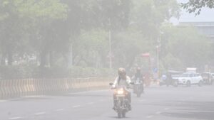 strong-winds-and-dust-storm-hit-delhi-national-capital-region;-the-imd-issues-an-orange-alert