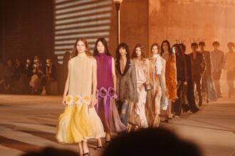 dior’s-show-at-the-geffen-museum-mixes-high-fashion-and-high-art,-and-decorates-it-with-movie-stars