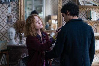 ‘parallel-stories’-review:-a-sumptuous-ensemble-led-by-isabelle-huppert-and-virginie-efira-can’t-help-asghar-farhadi’s-aimless-film-find-its-compass