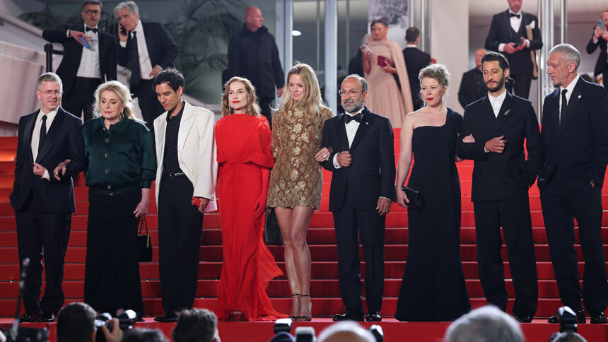 cannes:-“parallel-stories,”-the-competitive-film-by-iranian-director-asghar-farhadi,-premieres-to-polite-applause