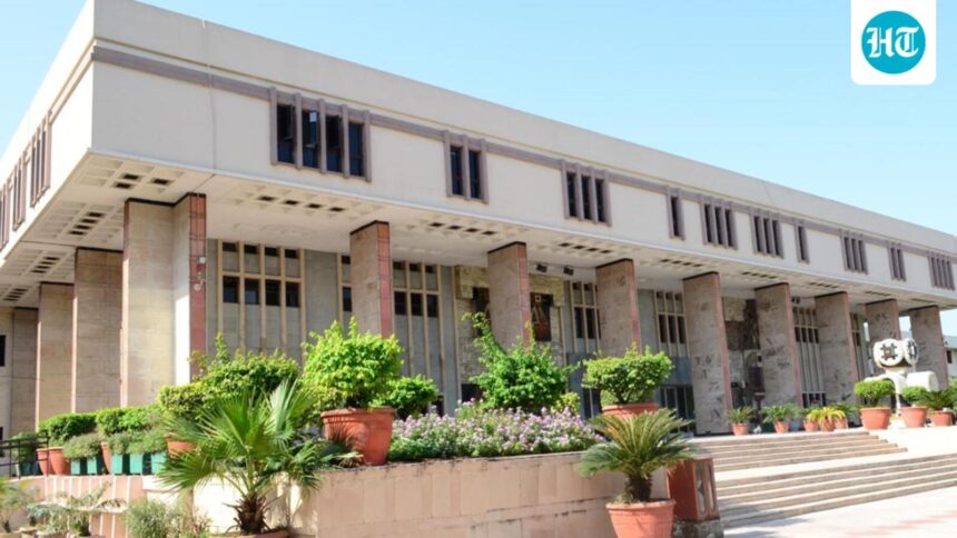 delhi-hc-asks-cci-not-to-issue-any-final-order-on-the-probe-against-apple | GIBN delhi-hc-asks-cci-not-to-issue-any-final-order-on-the-probe-against-apple