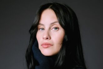 melina-smit-finds-herself-under-the-wing-of-pedro-almodovar