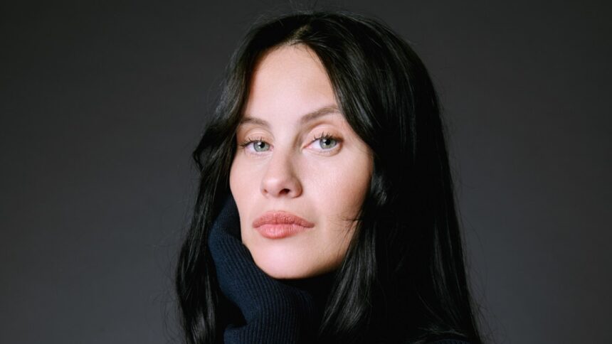 melina-smit-finds-herself-under-the-wing-of-pedro-almodovar