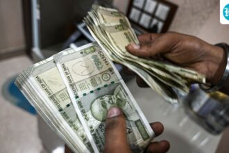 the-indian-rupee-hits-an-all-time-low,-crossing-rs-96-to-the-dollar-amid-rising-oil-prices