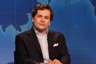 jeremy-culhane’s-tucker-carlson-went-viral-on-snl-it-also-sparked-comedic-controversy.