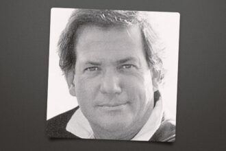 tony-singer,-poster-designer-and-“godfather-of-movie-advertising,”-dies-at-age-87