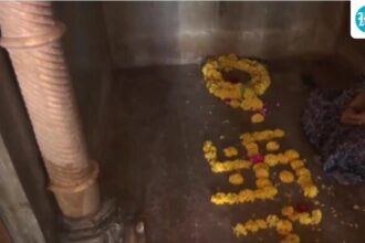 devotees-perform-prayers-at-bhoshala-complex-in-dhar-after-madhya-pradesh-hc-ruling-|-he-watches