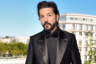 how-does-diego-luna-dress-as-a-director-at-cannes?