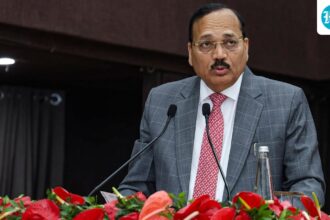 “young-people-respect-me,-i-see-them-as-pillars-of-a-developed-india,”-clarifies-the-cji-a-day-after-the-‘cockroaches’-remark.