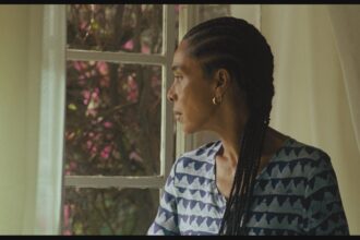 clarissa-movie-review:-sophie-okonedo-and-ayo-edebiri-square-off-in-nigeria’s-mrs.-dalloway