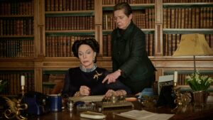 the-grande-dames:-joan-collins-and-isabella-rossellini-bring-the-lessons-of-old-hollywood-to-cannes