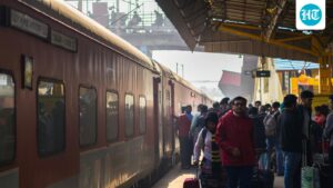 fire-breaks-out-on-thiruvananthapuram-delhi-rajdhani-express-in-madhya-pradesh,-68-people-evacuated
