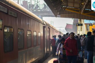 fire-breaks-out-on-thiruvananthapuram-delhi-rajdhani-express-in-madhya-pradesh,-68-people-evacuated