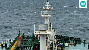report:-an-lpg-tanker-carrying-20,000-tons-of-gas-arrives-in-gujarat-after-crossing-the-strait-of-hormuz.