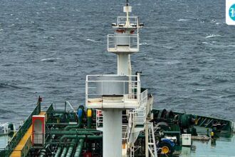 report:-an-lpg-tanker-carrying-20,000-tons-of-gas-arrives-in-gujarat-after-crossing-the-strait-of-hormuz.