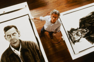‘avedon’-review:-ron-howard’s-impressive-profile-of-pioneering-photographer-richard-avedon-embraces-his-genius,-flair-and-mystery