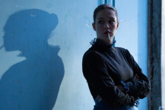 ‘another-day’-review:-adele-exarchopoulos-shines-as-a-woman-under-the-influence-in-a-loose-limbed-portrait-of-an-alcoholic