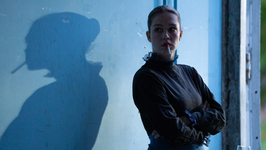 ‘another-day’-review:-adele-exarchopoulos-shines-as-a-woman-under-the-influence-in-a-loose-limbed-portrait-of-an-alcoholic