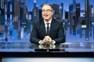 john-oliver-mocks-trump’s-hall-plans-(again)-and-his-contradictory-claims-about-reflective-pool-upgrades