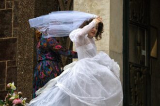 “an-orange-wedding”-is-about-family-and-“how-emotions-flow-between-its-members,”-says-christophe-honore-(cannes-exclusive-clip)