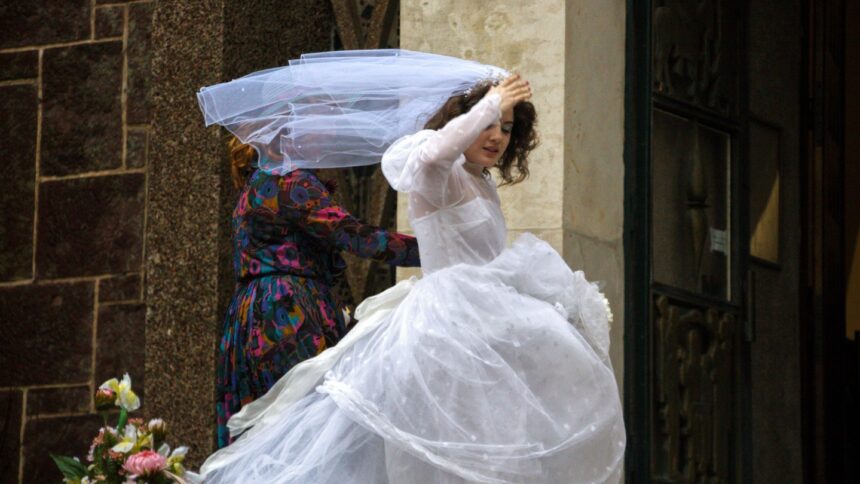 “an-orange-wedding”-is-about-family-and-“how-emotions-flow-between-its-members,”-says-christophe-honore-(cannes-exclusive-clip)