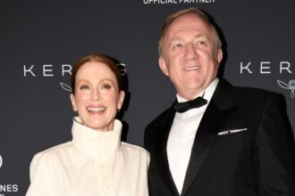 “if***ing-love-actresses!”-julianne-moore-launches-a-feminist-battle-cry-at-kering’s-women-in-motion-dinner