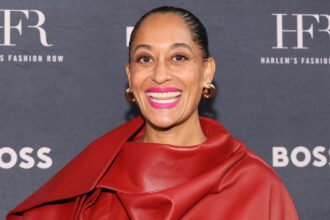 tracee-ellis-ross-makes-her-broadway-debut-in-every-brilliant-thing