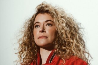 tatiana-maslany-is-returning-to-television-she’s-still-trying-to-figure-it-out.
