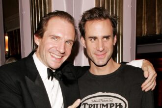 ralph-fiennes’s-six-siblings:-get-to-know-his-brothers-and-sisters,-including-superstar-joseph