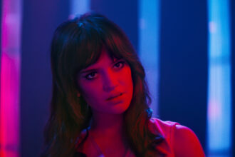 ‘her-private-hell’-movie-review:-sophie-thatcher-and-charles-melton-in-danish-film-‘bad-boy’-nicholas-winding-refn’s-painful-return-to-filmmaking