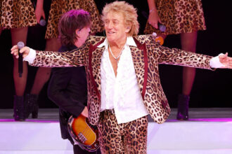 ‘forever-young:-a-grammy-tribute-to-rod-stewart-live’:-here’s-where-to-watch-the-special-online