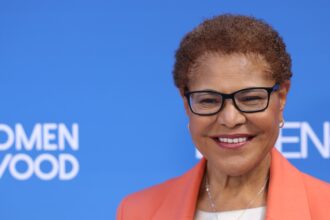 karen-bass-endorses-hollywood-crew-unions-in-los-angeles-mayor’s-race