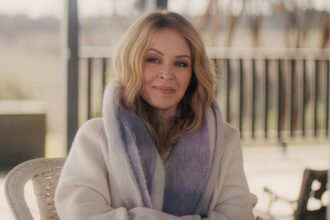 kylie-minogue’s-health:-what-we-know-about-her-cancer-diagnosis
