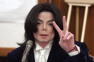 “michael”-avoided-michael-jackson’s-sexual-harassment-accusations,-but-this-netflix-docuseries-certainly-doesn’t