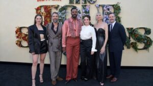 tina-fey-and-‘the-four-seasons’-continue-the-series-without-steve-carell-–-but-keeping-the-group-chat-alive