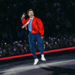 harry-styles-adjusts-tour-stage-to-‘improve-visibility’-after-fan-complaints-about-obstructed-viewing