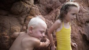 ‘red-rocks’-review:-bruno-dumont’s-‘french-riviera-kids-flick’-is-a-simple,-mostly-adult-drama