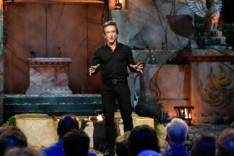 jeff-probst-accidentally-spoils-the-winner-of-the-‘survivor-50’-campfire-challenge-and-the-three-finalists-during-the-live-finale