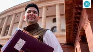 thin-line-between-defamation-and-criticism:-delhi-high-court-asks-raghav-chadha-to-petition-against-social-media-posts