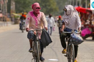 imd-issues-red-alert-for-four-up-districts-amid-‘severe-heatwave’,-delhi-in-orange-|-weather-update