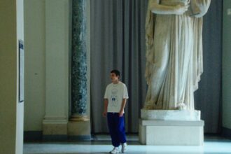 la-gradiva-film-review:-a-stunning-debut-that-depicts-french-teenagers-in-the-midst-of-art,-angst,-and-ecstasy-with-rare-emotional-honesty