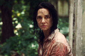 ‘death-has-no-master’-movie-review:-asia-argento-plays-a-woman-competing-with-unwanted-housemates-in-the-light-hearted-venezuelan-drama